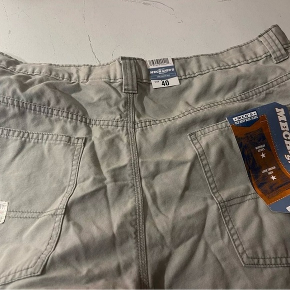 Old Navy Cargo Khaki Shorts Size 40 Mechanic's Shorts - Picture 3 of 5